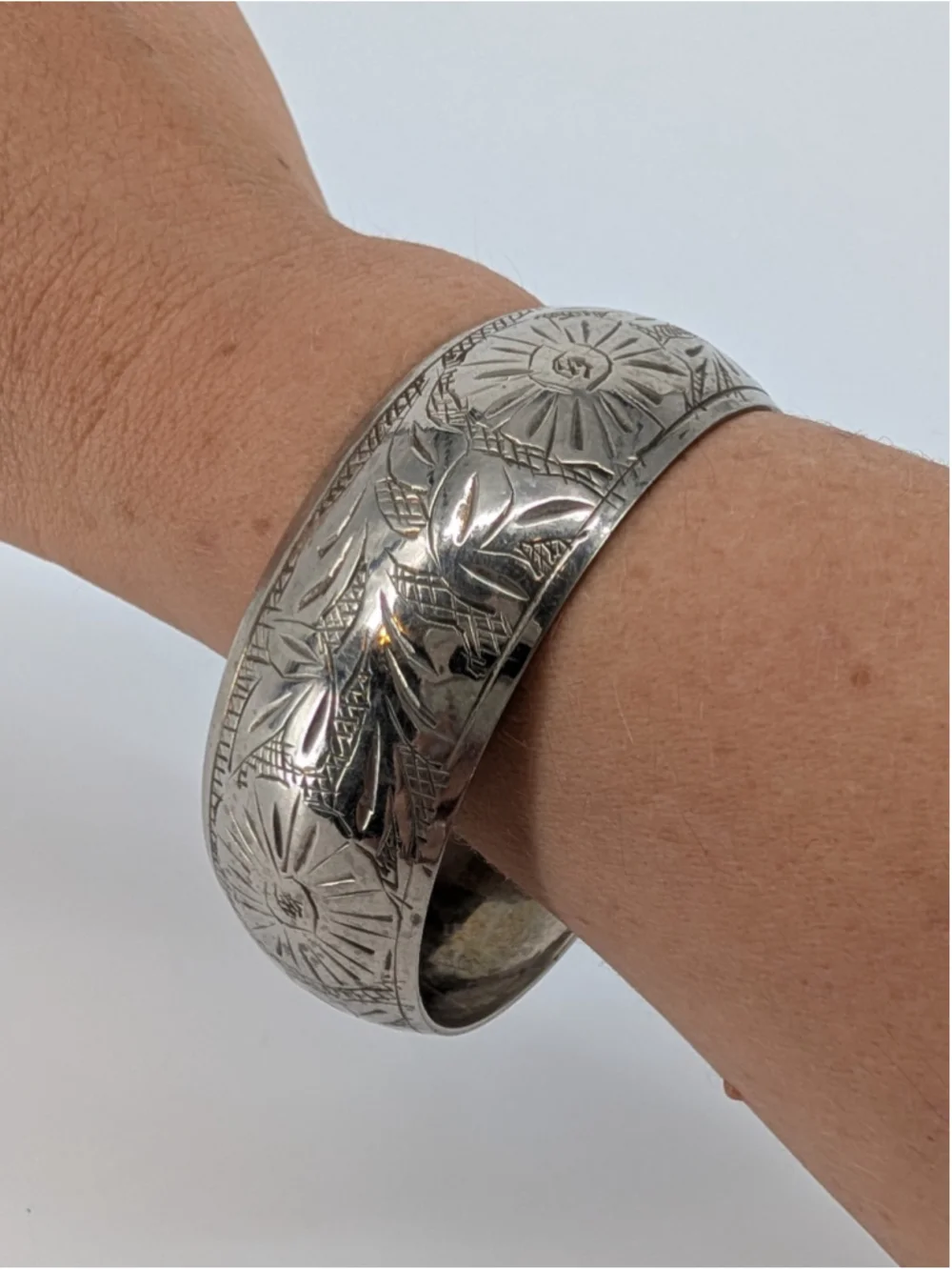Vintage Silver Tone Dome Wide Bangle Bracelet Hand Engraved Floral Sunburst 43g